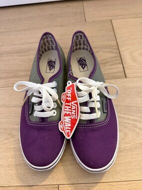 NWT Vans Purple & Gray Canvas Lace-Up Sneakers with White Laces